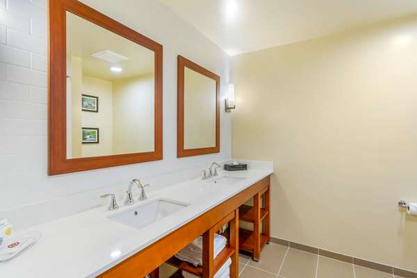  - Comfort Suites Burlington - I-5, Exit 229