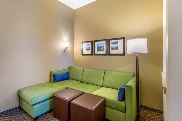  - Comfort Suites Burlington - I-5, Exit 229