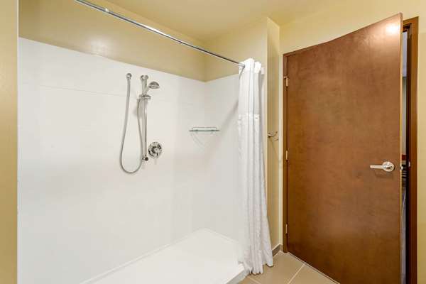  - Comfort Suites Burlington - I-5, Exit 229