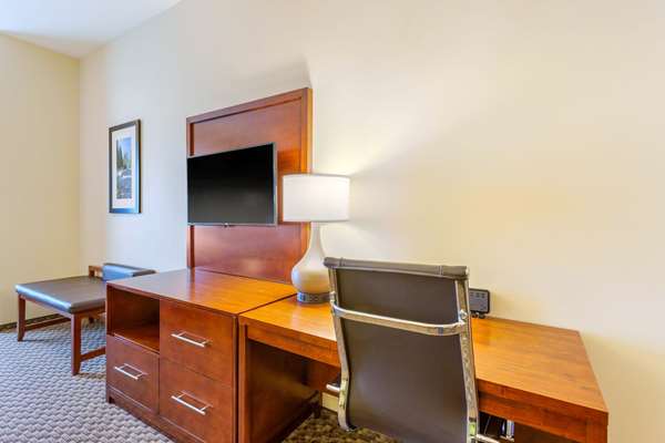  - Comfort Suites Burlington - I-5, Exit 229