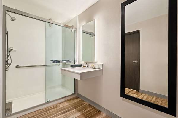  - La Quinta Inn & Suites San Bernardino