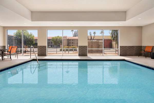 Pool - La Quinta Inn & Suites San Bernardino