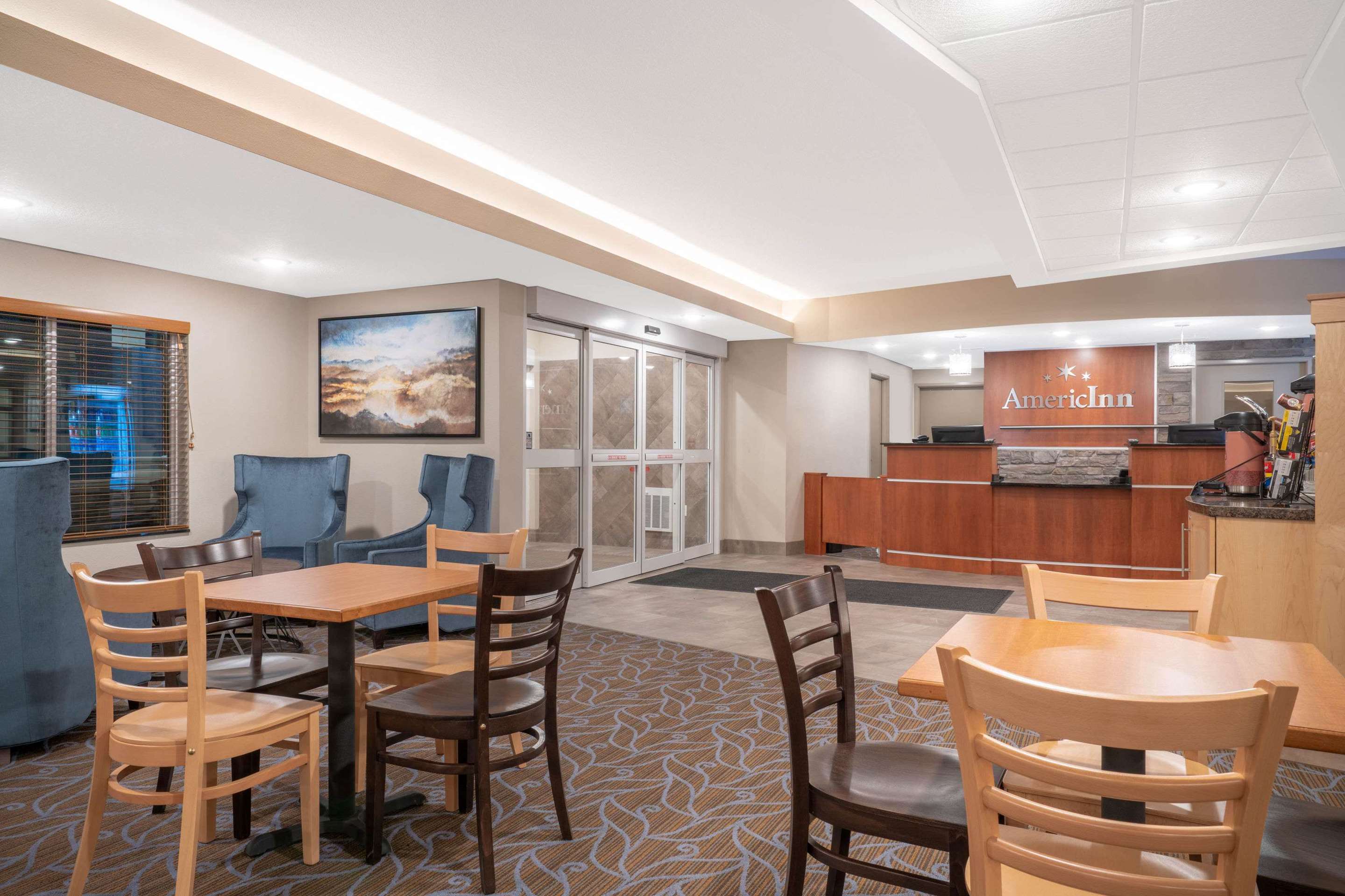 Lobby | AmericInn by Wyndham Windom