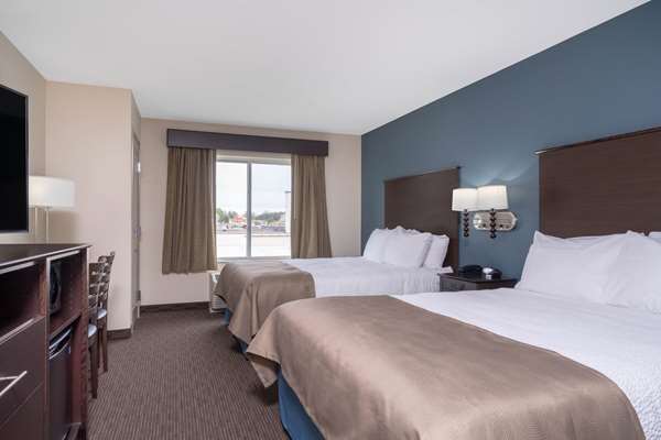 2 Queen Beds, Dog-Friendly, Non-Smoking