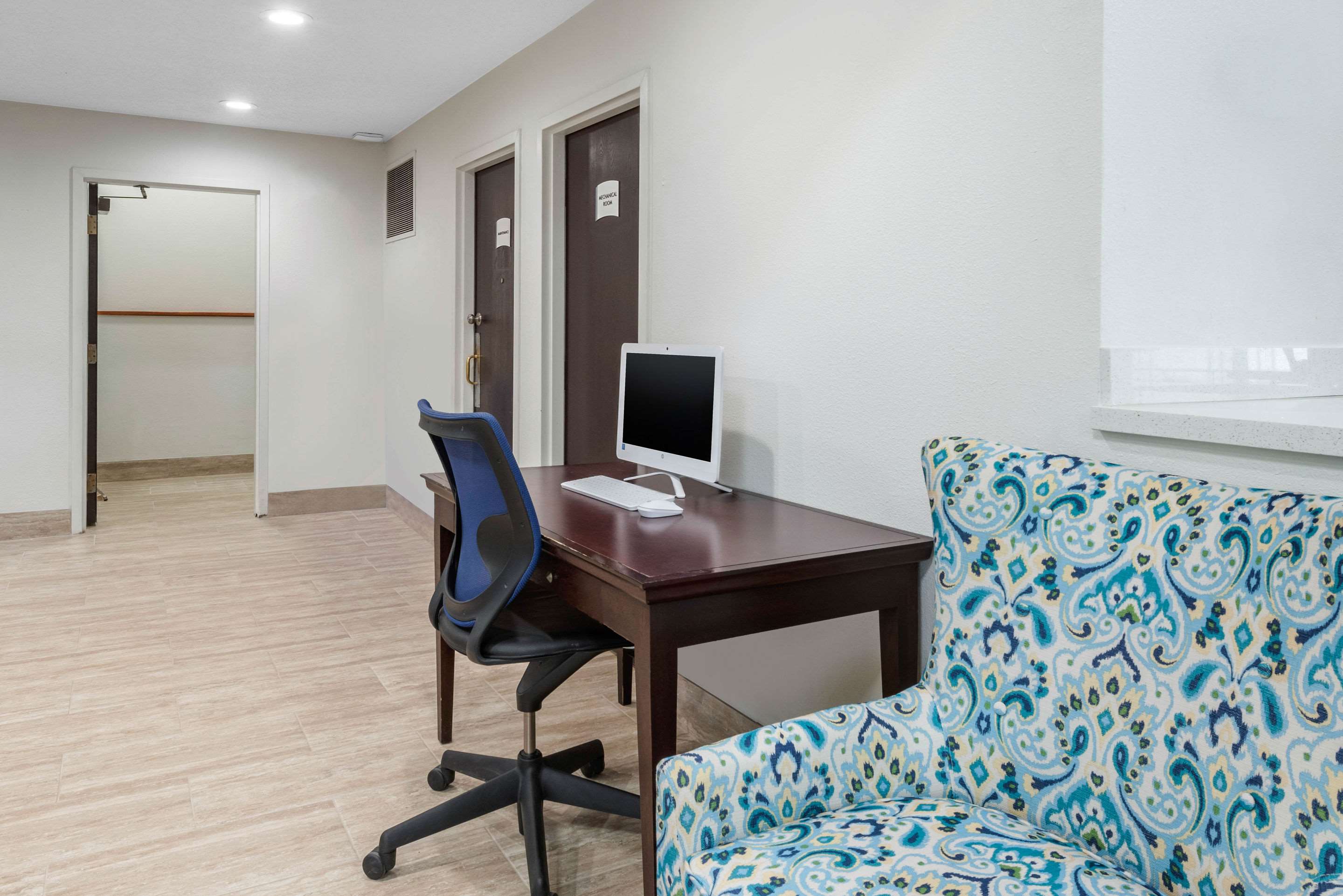 Business center | Quality Inn Coraopolis