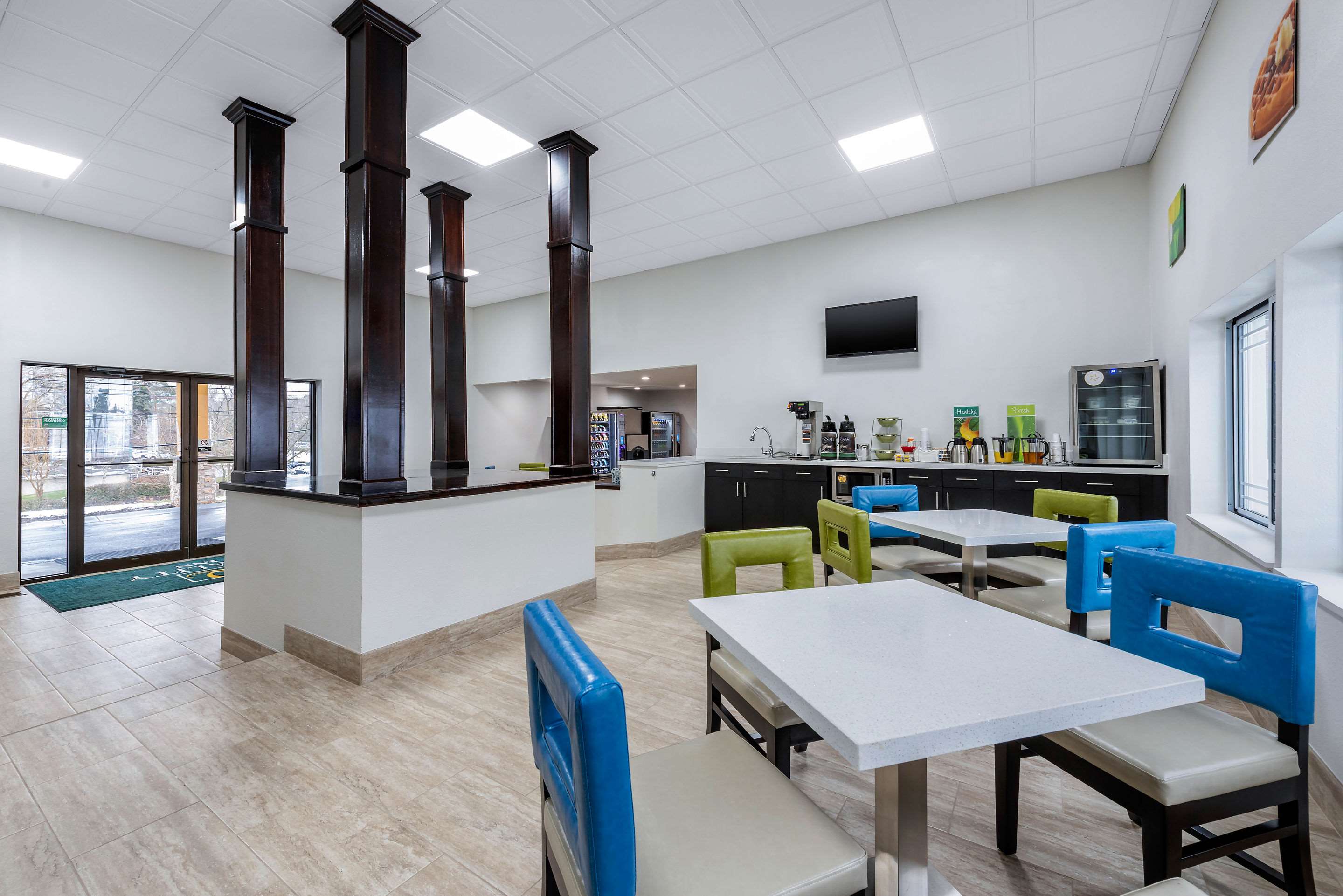 Breakfast area | Quality Inn Coraopolis