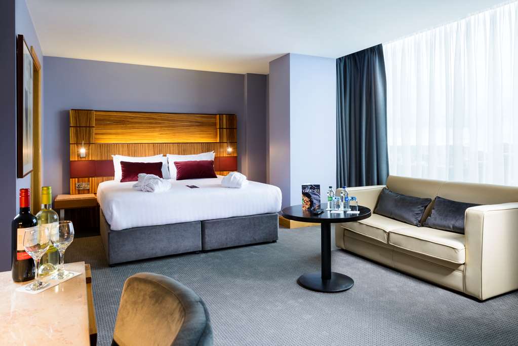 RADISSON BLU ATHLONE-guestroom-Guest Room,Suite,On-Site.jpg
