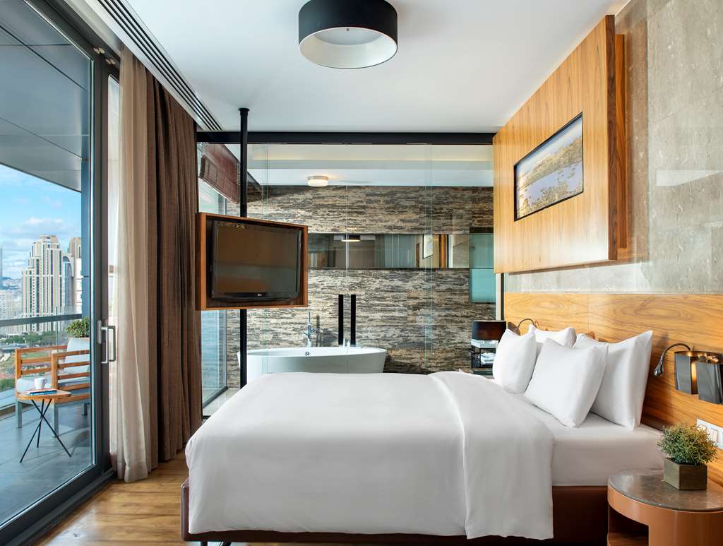 RADISSON BLU ISTANBUL ASIA-guestroom-Guest Room,Balcony,Bathroom,Tub,Guest Room Amenity,Suite.jpg