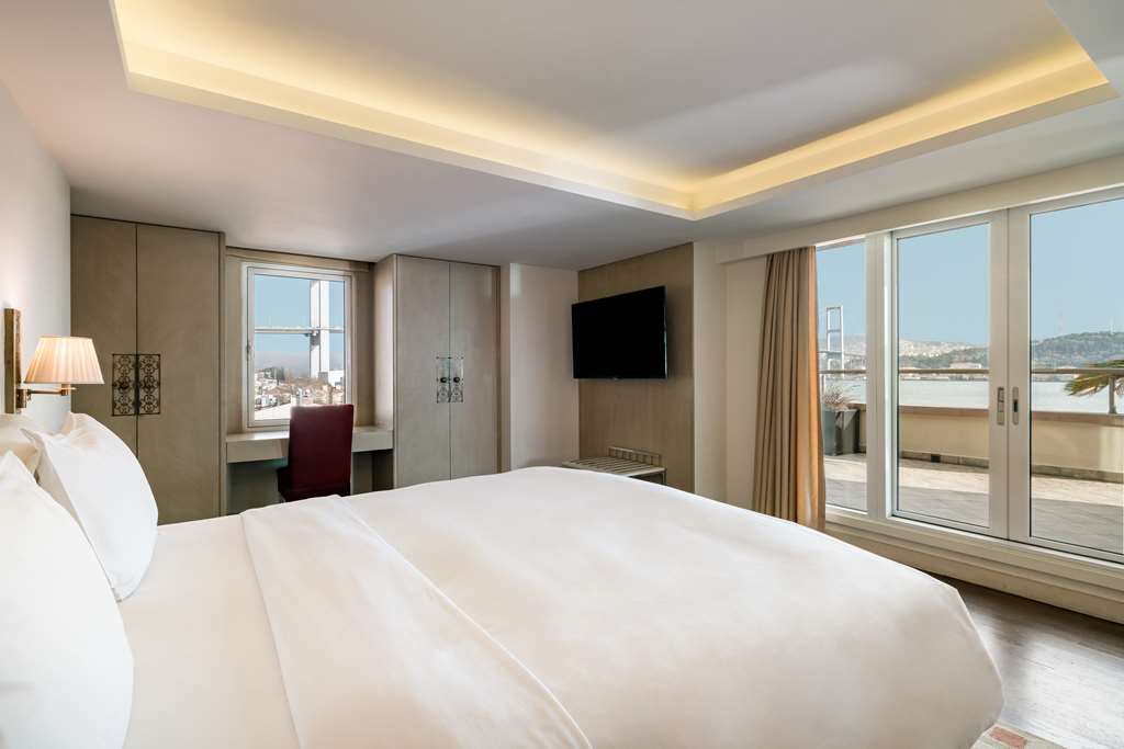 RADISSON BLU BOSPHORUS ISTANBU-guestroom-Suite,On-Site.jpg