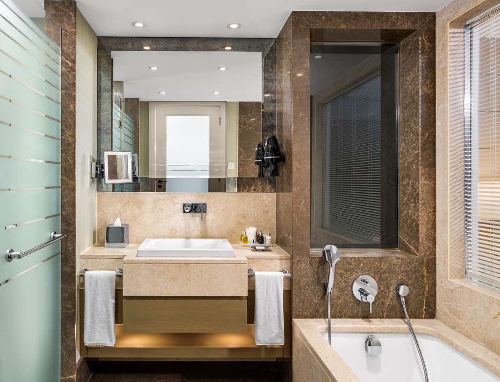 RADISSON BLU ISTANBUL SISLI-guestroom-Guest Room,Bathroom,On-Site.jpg