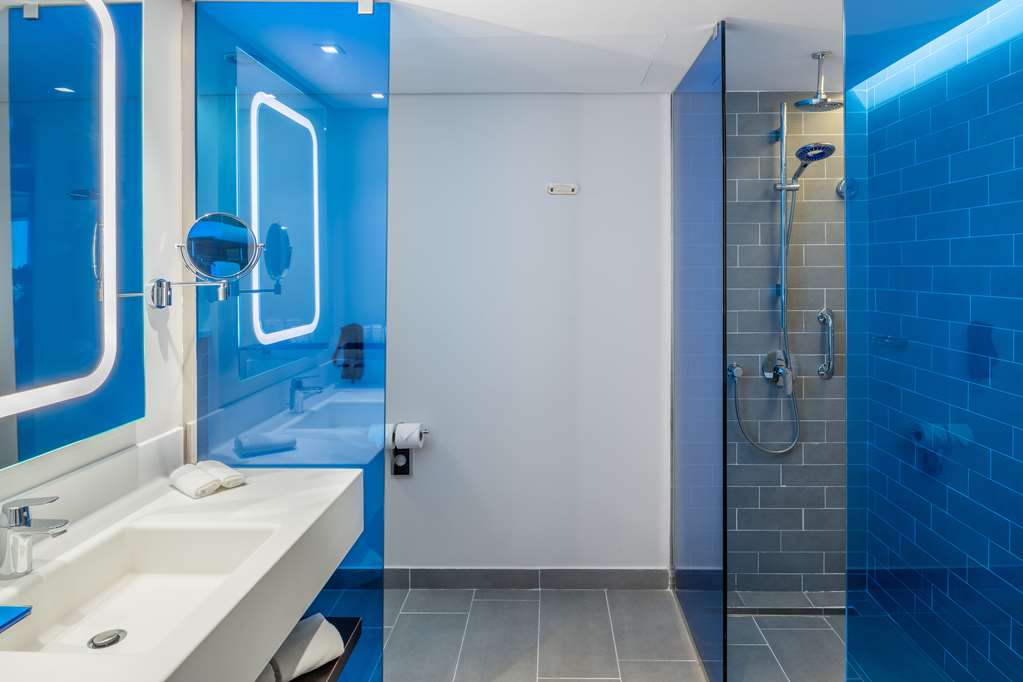 PARK INN JEDDAH MADINAH ROAD-guestroom-Guest Room,Bathroom,Suite,On-Site.jpg
