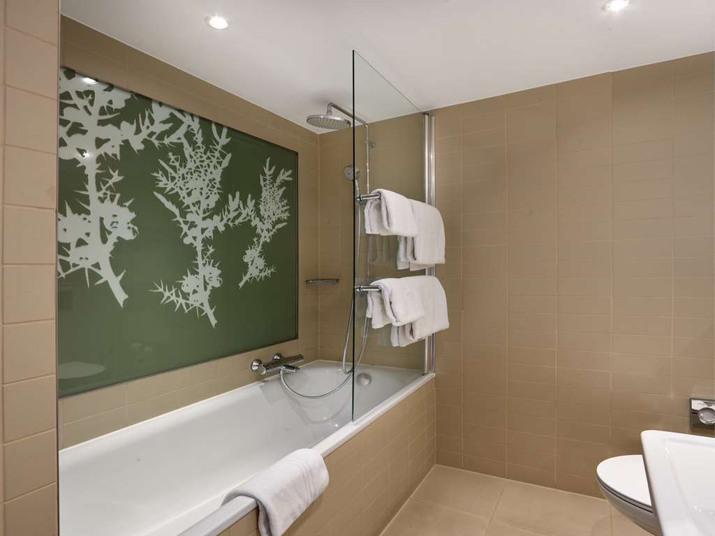 RADISSON BLU HASSELT-guestroom-Guest Room,Bathroom,On-Site.jpg