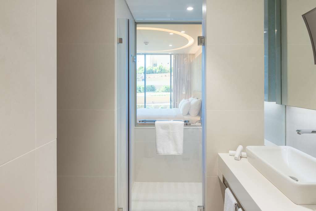 RADISSON BLU RESIDENCE RIYADH DIPLO-guestroom-Guest Room,Bathroom,On-Site.jpg