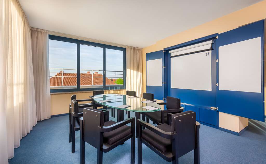 RADISSON BLU FURST LEOPOLD DRE-guestroom-Guest Room,Suite,On-Site.jpg