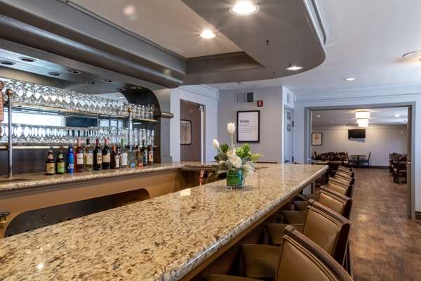 Bar - Oxford Suites Chico