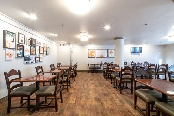 Restaurant - Oxford Suites Chico