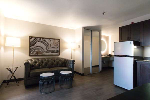 Suite - Oxford Suites Chico