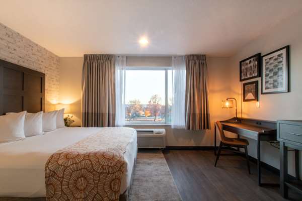 Suite - Oxford Suites Chico