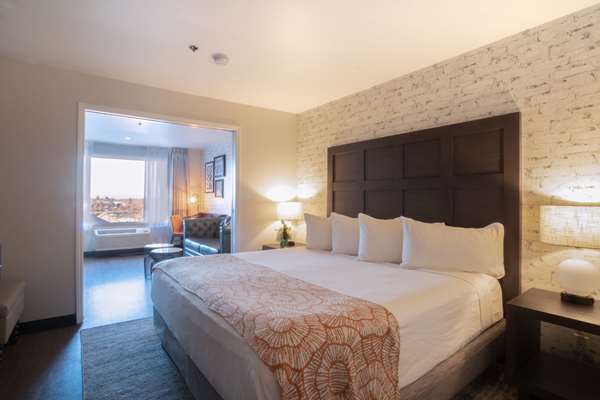 Suite - Oxford Suites Chico