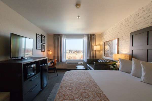 Suite - Oxford Suites Chico