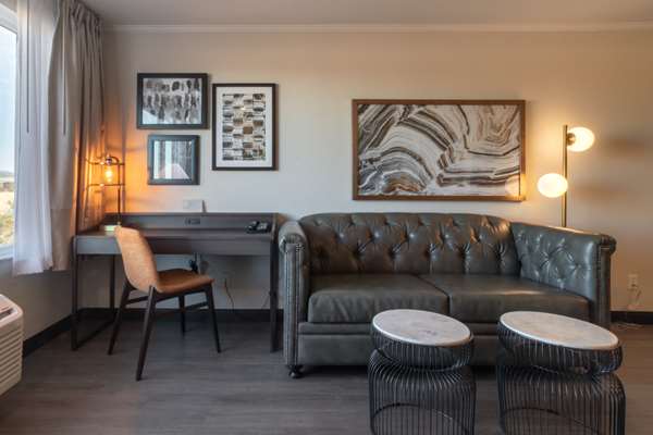  - Oxford Suites Chico