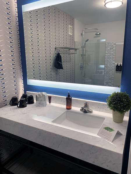  - Oxford Suites Jantzen Beach Portland - I-5, Exit 308