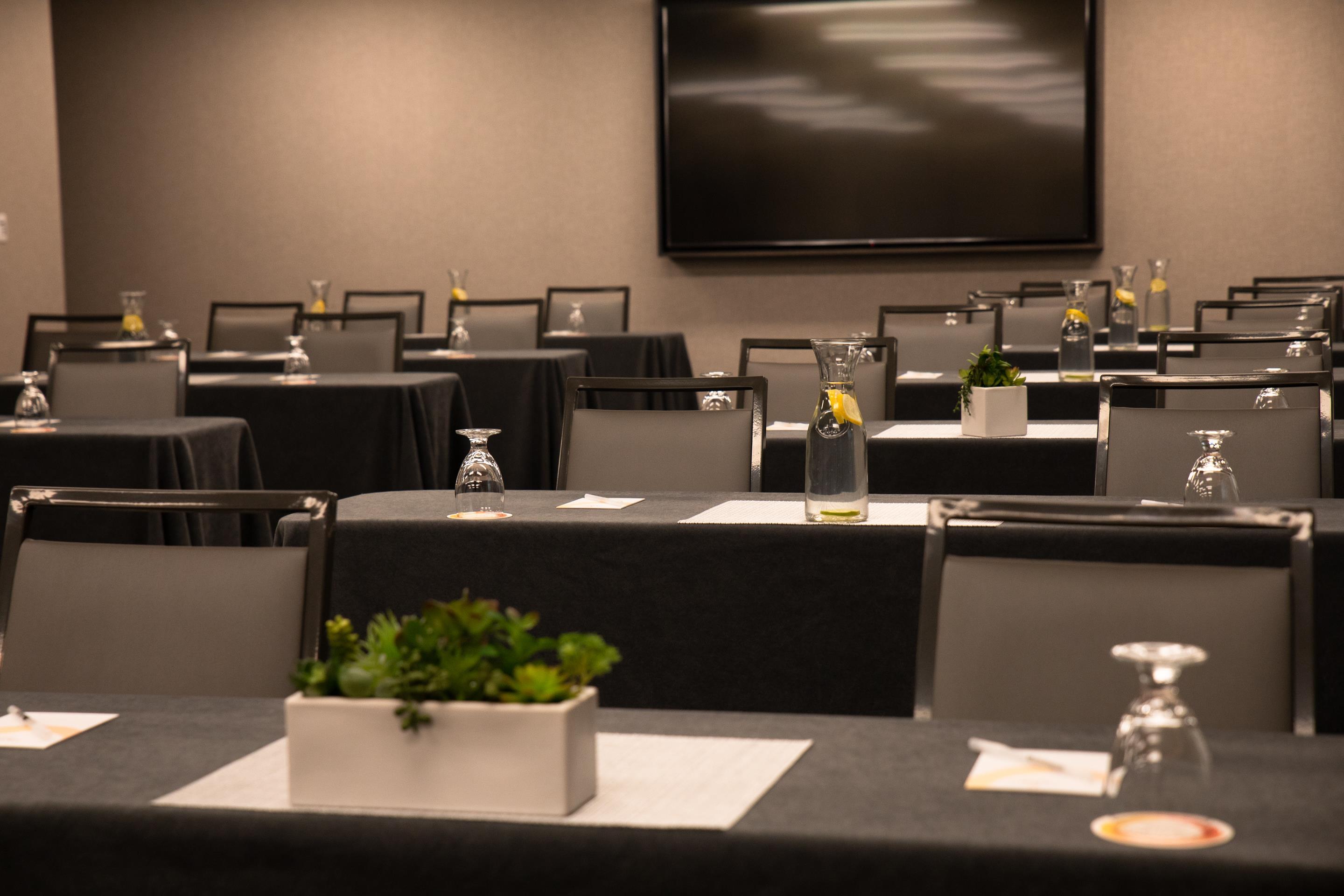 Meeting Room | Oxford Suites Portland - Jantzen Beach