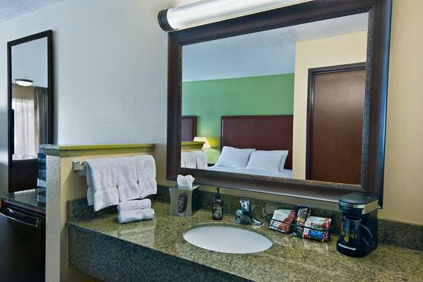  - Oxford Suites Hermiston