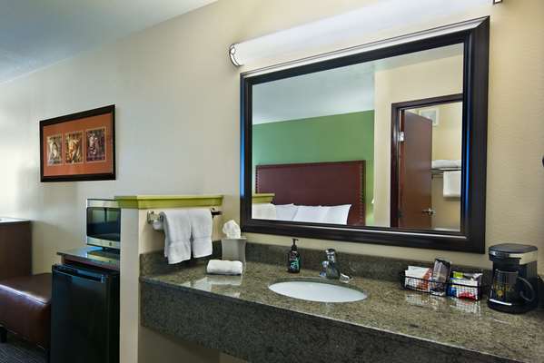  - Oxford Suites Hermiston