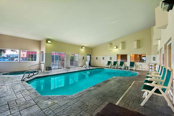 Pool - Oxford Suites Hermiston