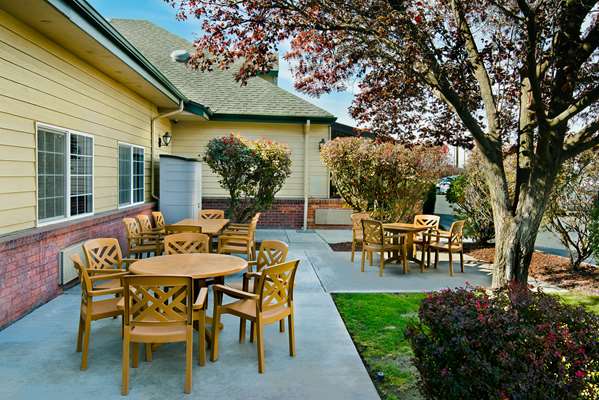  - Oxford Suites Hermiston
