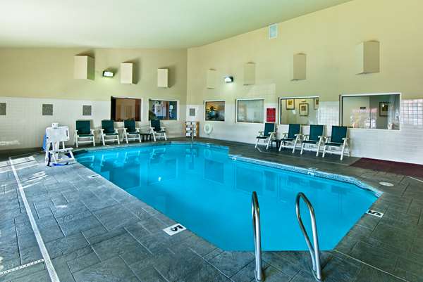 Pool - Oxford Suites Hermiston