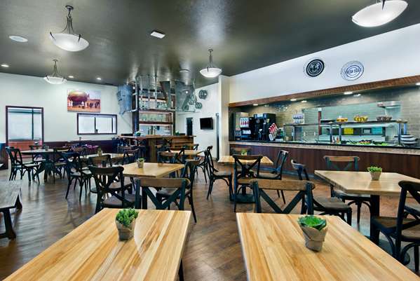 Restaurant - Oxford Suites Hermiston