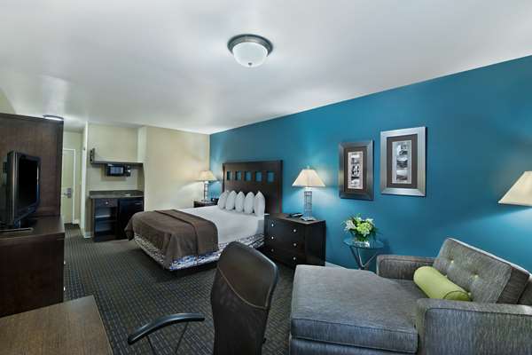  - Oxford Suites Silverdale