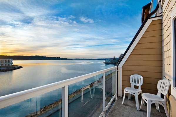  - Oxford Suites Silverdale