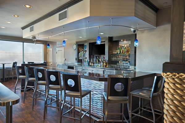 Bar - Oxford Suites Silverdale