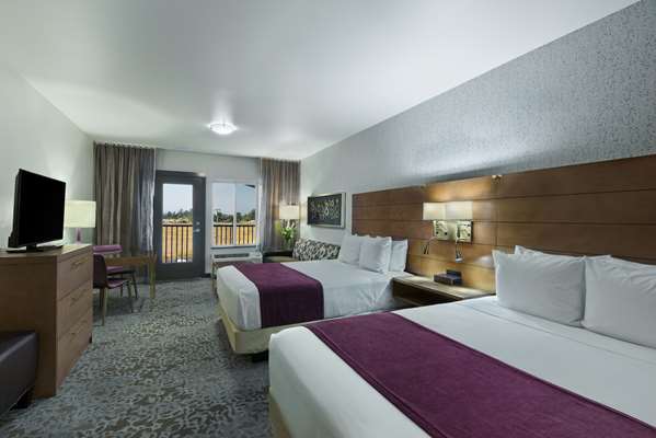  - Oxford Suites Rohnert Park