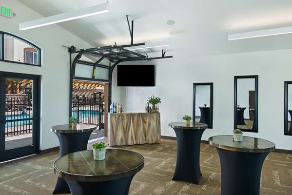 Suite - Oxford Suites Rohnert Park