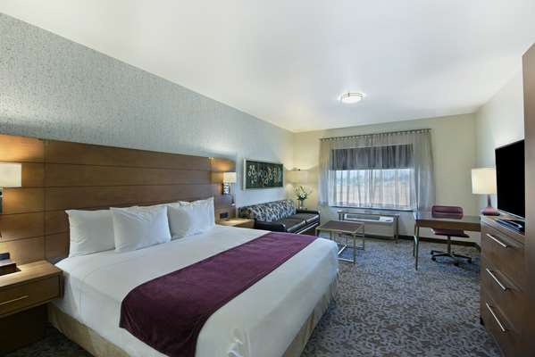  - Oxford Suites Rohnert Park