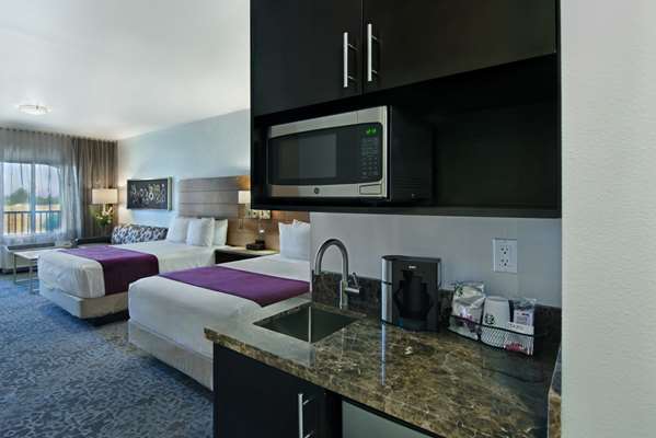  - Oxford Suites Rohnert Park