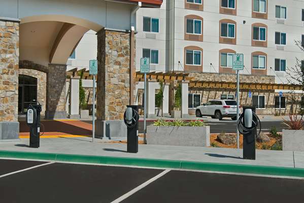 Exterior view - Oxford Suites Rohnert Park