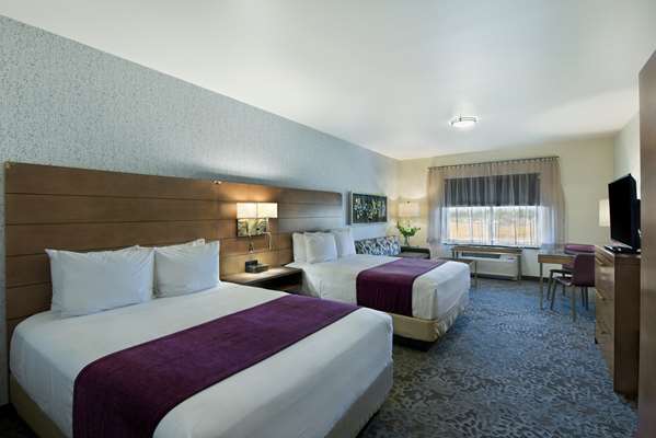  - Oxford Suites Rohnert Park