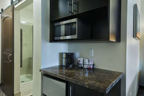  - Oxford Suites Rohnert Park