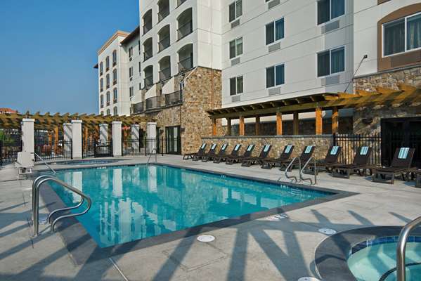 Pool - Oxford Suites Rohnert Park