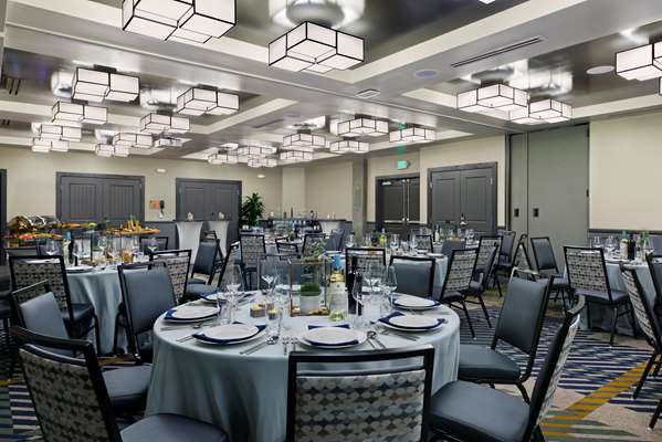 Restaurant - Oxford Suites Paso Robles