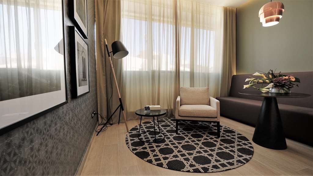 RADISSON BLU HOTEL BEIRUT VERDUN-guestroom-Guest Room,Suite,On-Site.jpg