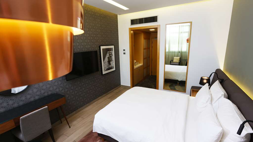 RADISSON BLU HOTEL BEIRUT VERDUN-guestroom-Guest Room,On-Site.jpg