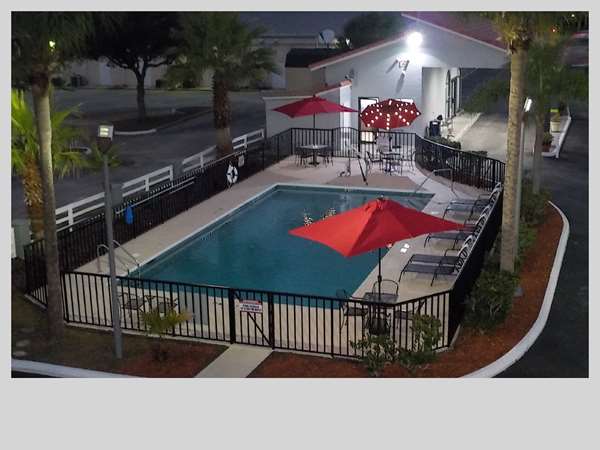 Pool - SureStay Hotel by Best Western Theme Park West Clermont