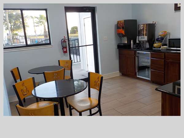 Restaurant - SureStay Hotel by Best Western Theme Park West Clermont