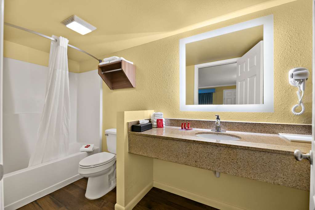SureStay by Best Western Clermont Theme Park West-guestroom-Guest Room,Bathroom,On-Site.jpg